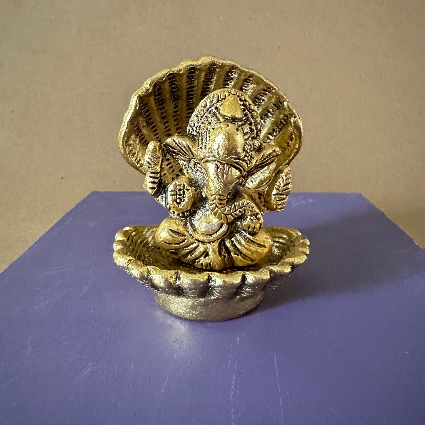 Shell Ganesha Small Gold