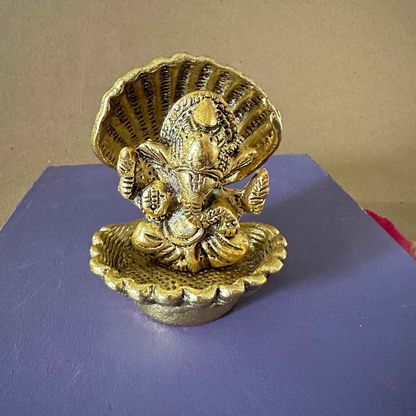 Shell Ganesha Small Gold