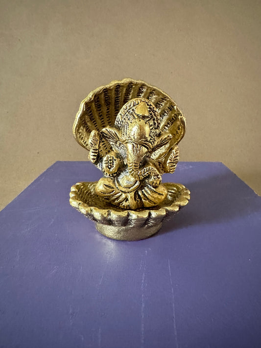 Shell Ganesha Small Gold